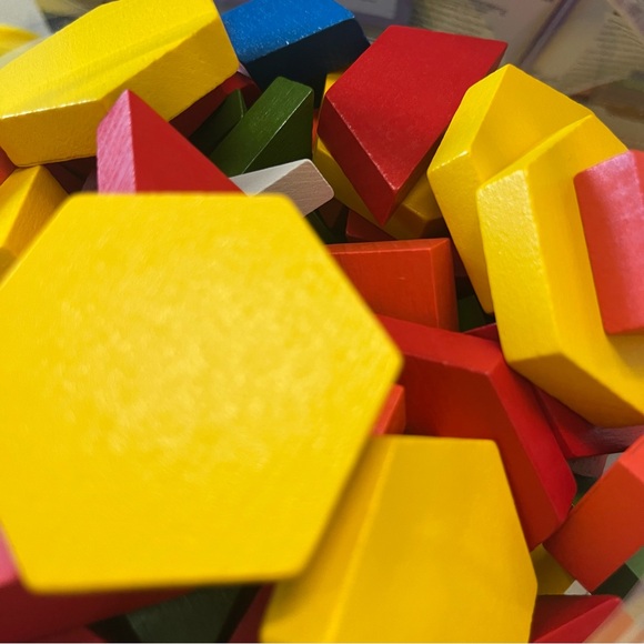 New Lakeshore educational woooden pattern, six colors and shapes 250 blocks - Picture 3 of 7